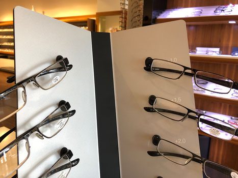 Optiko - Brillen in Hamburg - Sehstärke und Dioptrien (Alias Fehlsichtigkeit oder Brillenwerte)