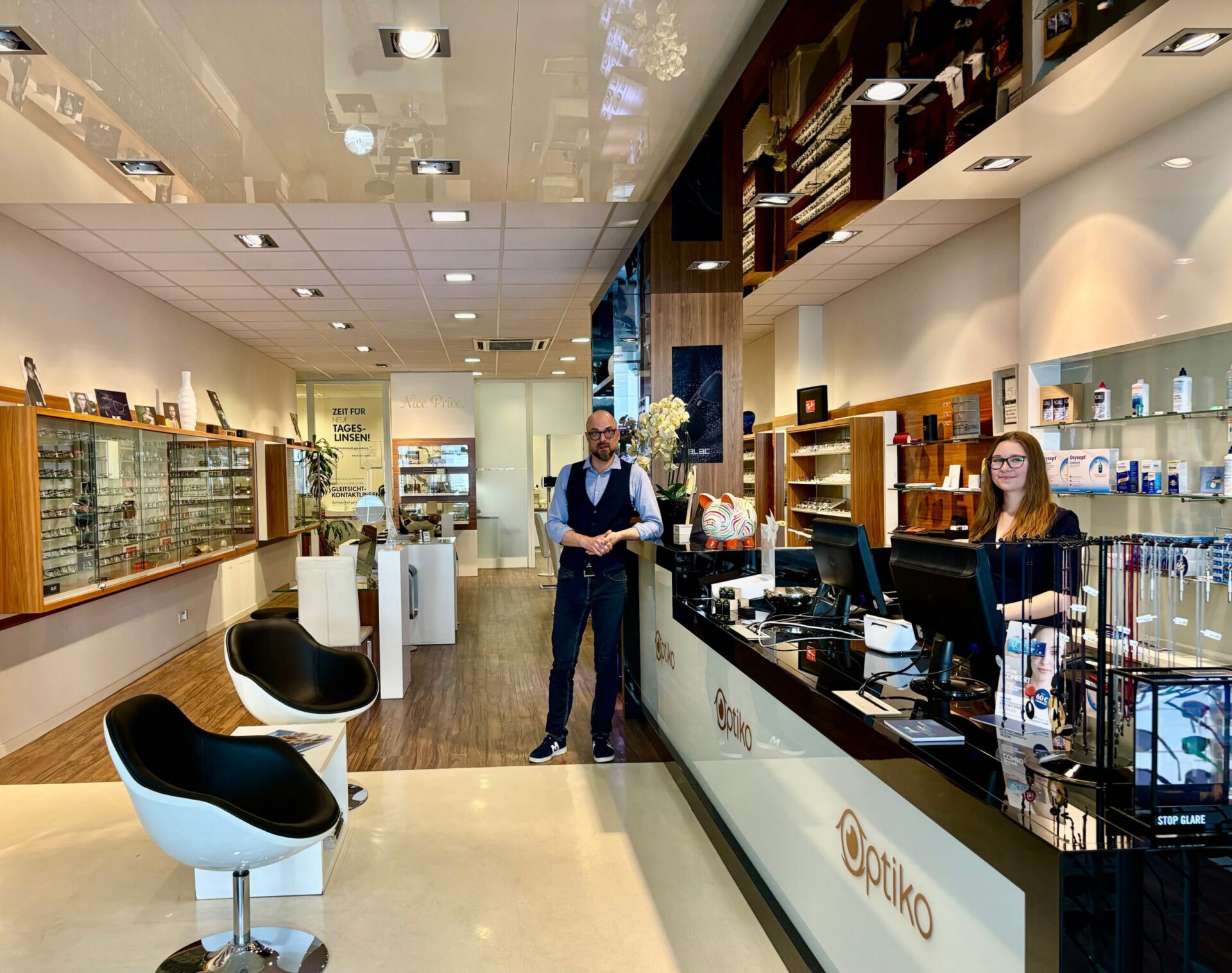 IMG 1458 scaled Großer Brillen-Laden mit umfangreichem Sortiment an Designer-Brillen